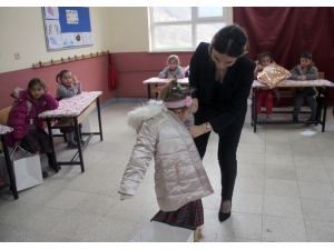 Köy Okuluna Anlamlı Yardım