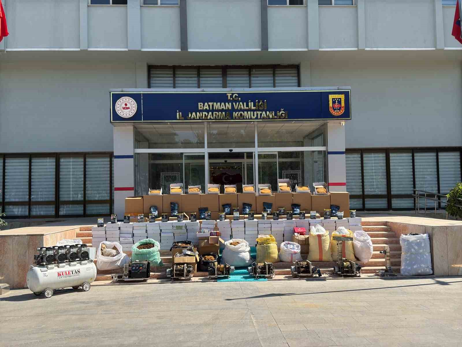 batman-da-kacakcilik-operasyonunda-binlerce-kacak-urun-ele-gecirildi