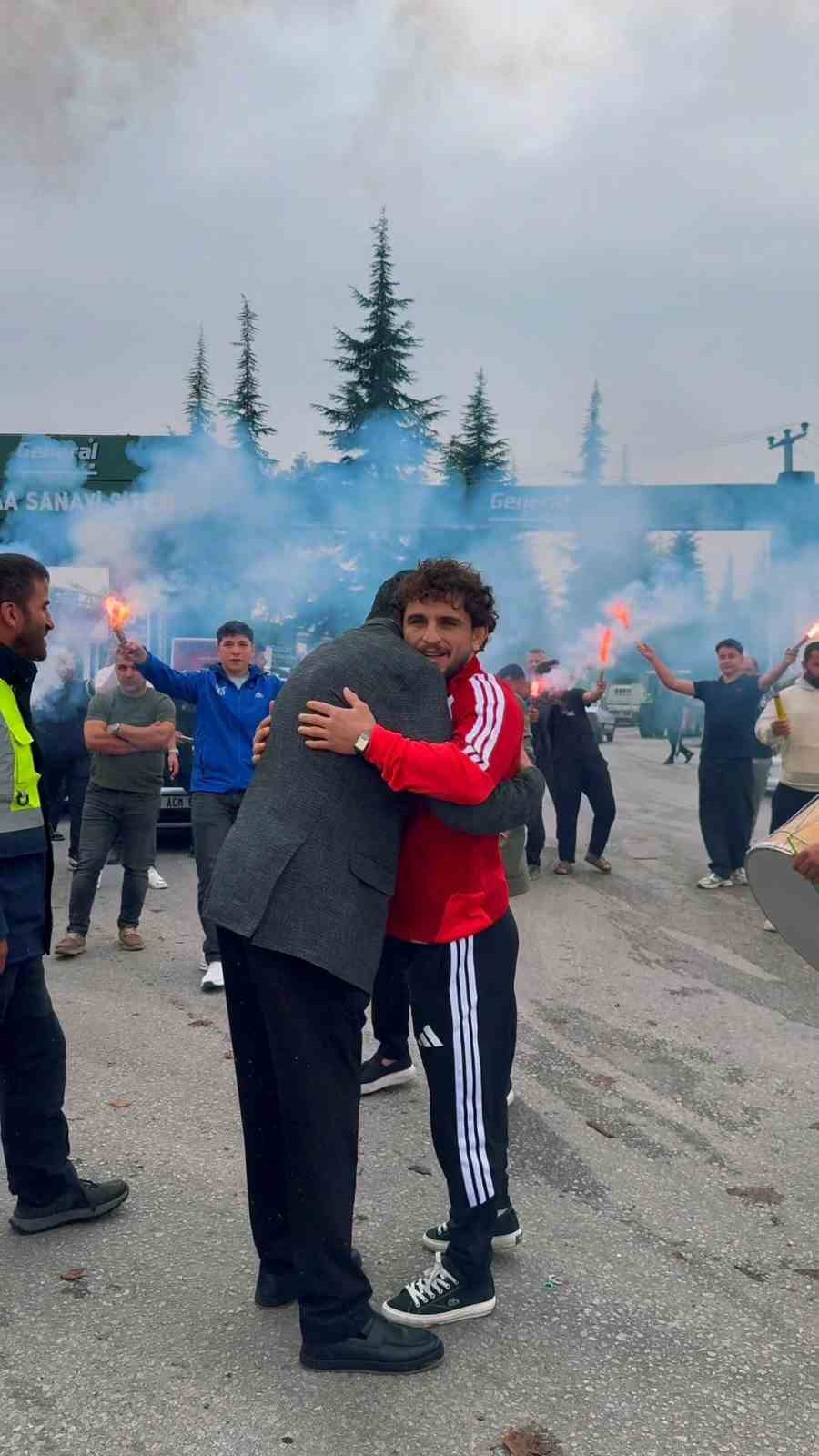 akdeniz-oyunlari-sampiyonu-ahmet-duman-memleketinde-coskuyla-karsilandi
