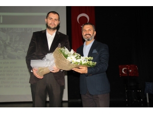 ‘Duruş Ve Onur Abidesi: Mehmet Akif’ Sakarya’da Konuşuldu