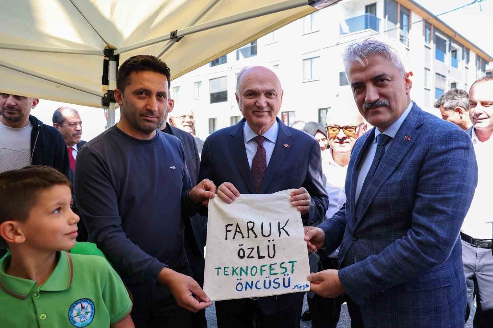 bilim-senligi-ile-cocuklar-kendilerine-yeni-ufuklar-ciziyor