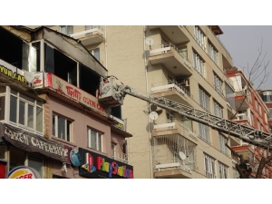 Başkent’te Kafede Çıkan Yangın Korkuttu