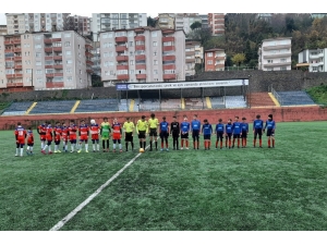 İmam Hatip Ortaokulu Bahçeşehir Kolejini 4-3 İle Eledi
