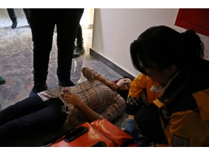 Açık Bırakılan Kabloya Dokunan Kadın Hastanelik Oldu