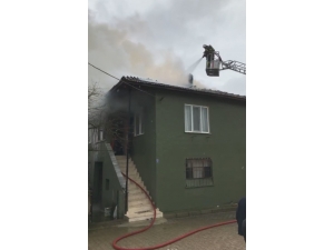 Cami Lojmanı Çıkan Yangında Hasar Gördü