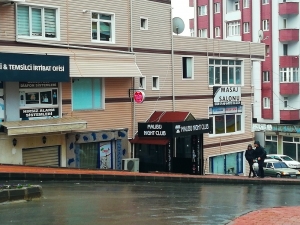 Eğlence Merkezi Önünde Silahlı Çatışma: 1 Yaralı