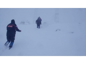 Dağlık Alanda Kar Ve Sisten Mahsur Kalan İşçileri Afad Kurtardı