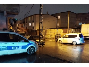 Küçükçekmece’de Sokak Ortasında Silahlı Kavga: 2 Yaralı