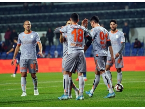 Başakşehir Devreye Galibiyetle Girmek İstiyor