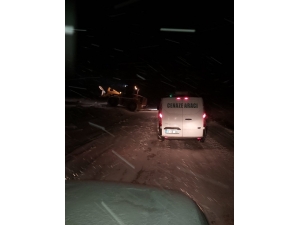 Cenaze Aracı Tipide Mahsur Kaldı