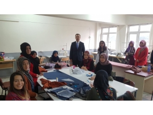 Altıntaş’ta Giyim Kursu Aile Ekonomisine Katkı Sağlıyor