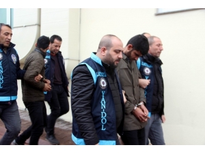 Dolandırıcılara 40 Bin Tl’yi Balkondan Attı