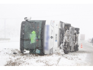 Karaman’da Yolcu Otobüsü Devrildi: 25 Yaralı