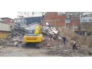 Çöken 4 Katlı Binanın Enkazı Kaldırılıyor
