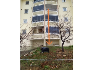 Polisten Kaçarken 3’üncü Kattan Aşağı Atladı