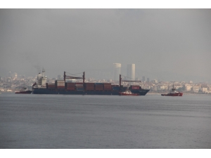 Kıyıya Çarpan Gemi Römorkörler Eşliğinde Yenikapı Sahile Getirildi