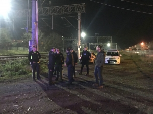 Vagon Üstüne Çıkınca Elektriğe Kapıldı