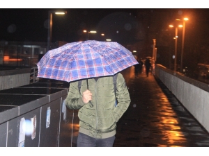 İstanbul’da Sağanak Yağış Etkili Oldu