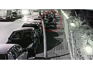 Kadıköy’de Camını Kırdıkları Araçtan Böyle Hırsızlık Yaptılar