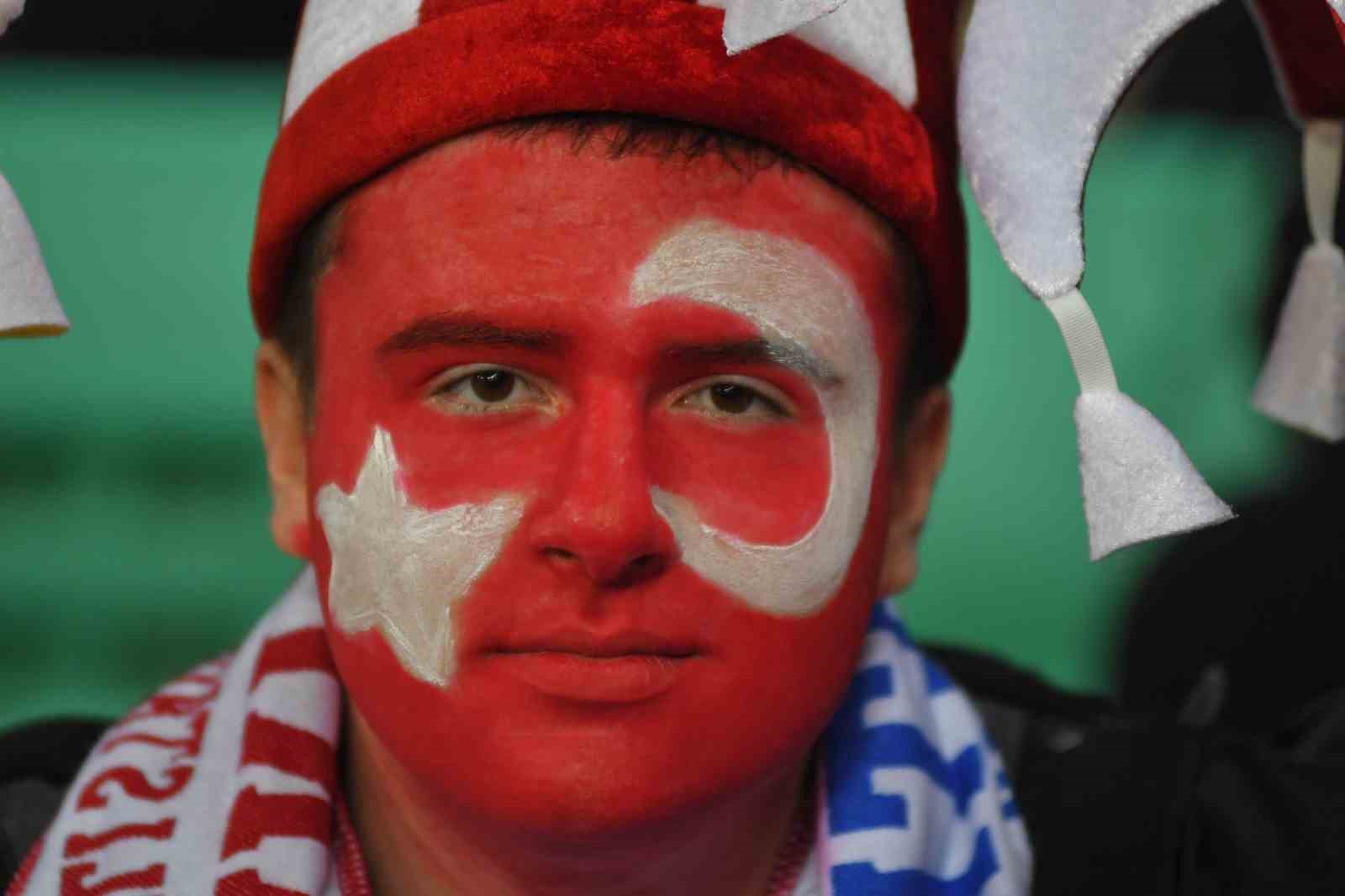 uefa-uluslar-ligi-turkiye-0-italya-1-mac-devam-ediyor