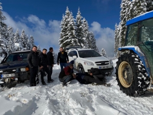 Karda Mahsur Kalan Gençleri Off Roadçular Kurtardı