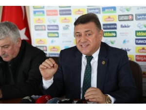 Hasan Kartal: “Nüfus Kağıdında Rize Yazan Herkesin Rizespor’u Tuttuğu Gün Büyük Kulüp Olacağız”