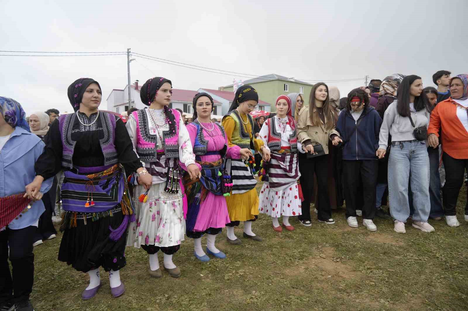 kadirga-otcu-senligi-binlerce-kisiyi-bulusturdu