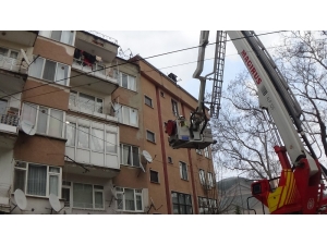 İnegöl’de İlginç Kedi Kurtarma Operasyonu