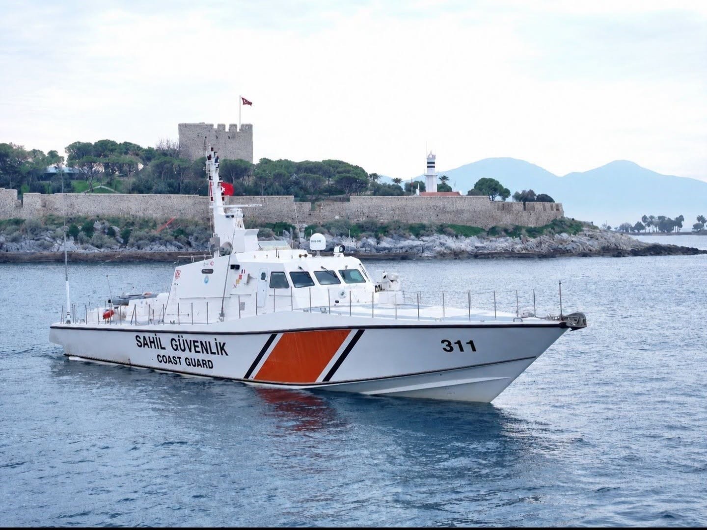 kusadasi-nda-sahil-guvenlik-botu-ziyarete-acilacak