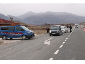 Tosya Yolunda Jandarma Ekipleri Kontrollerini Sıklaştırdı