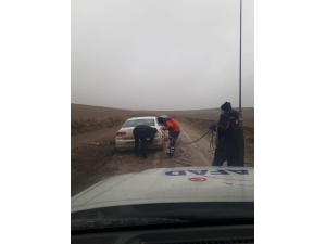 Çamura Saplanan Otomobili Afad Ekipleri Kurtardı