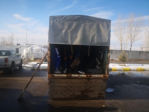 Kamyon Kasasında 63 Kaçak Göçmen Yakalandı