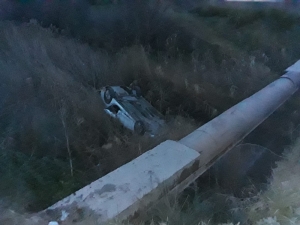 İzmir’de Otomobil Köprüden Uçtu: 1 Yaralı