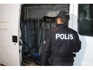 Polis Uyuşturucu Madde Ararken Kaçak Akaryakıt Yakaladı