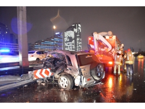 Tem Otoyolunda Kaza Yapan Cip Bariyerlere Ok Gibi Saplandı