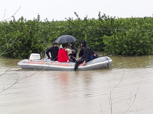 Selde Mahsur Kalan Karı Koca Kurtarıldı