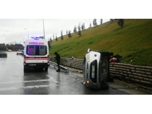 Tem Otoyolunda Araç Yan Yattı :1 Yaralı