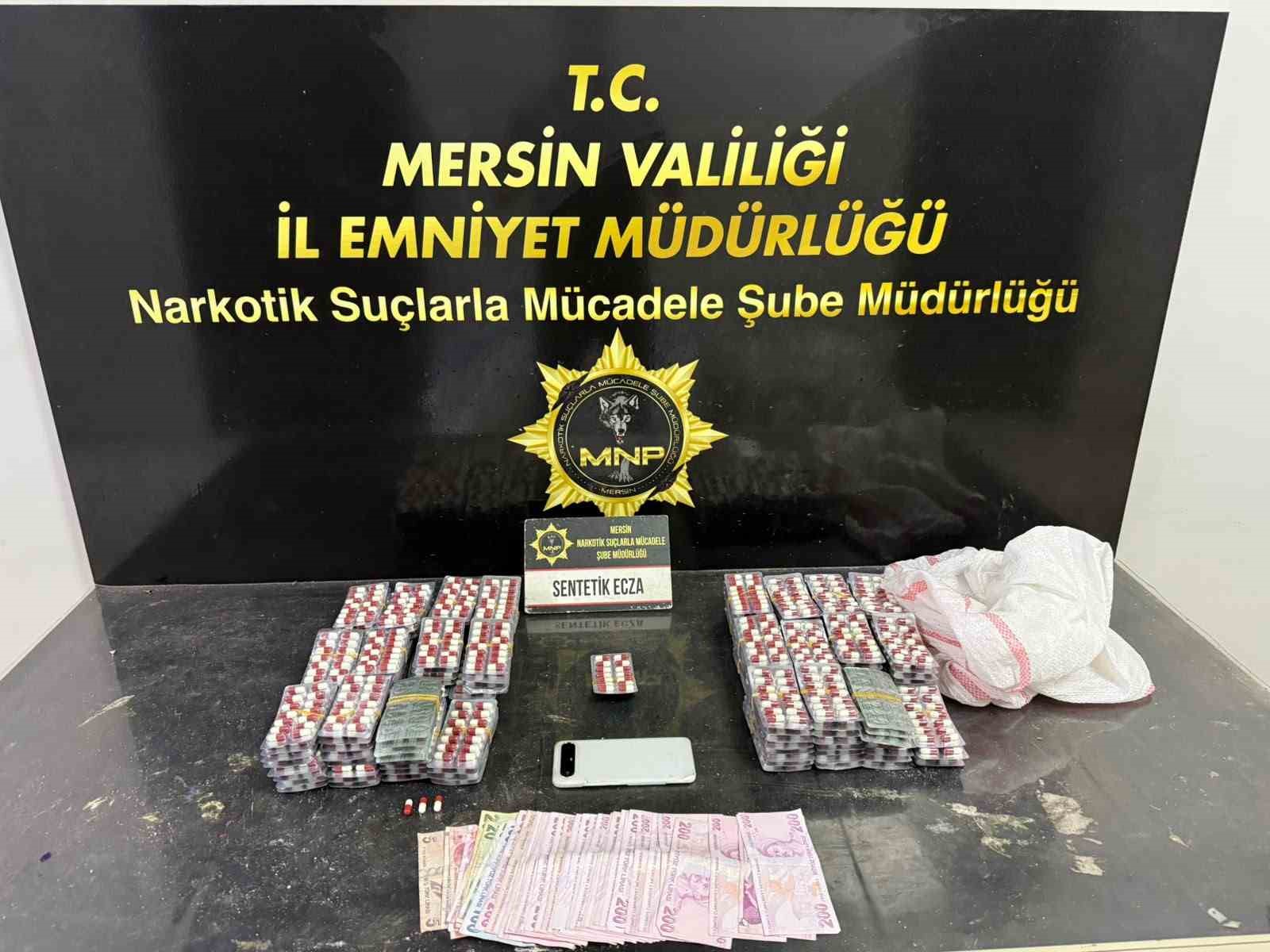 mersin-de-yakalanan-2-uyusturucu-taciri-tutuklandi