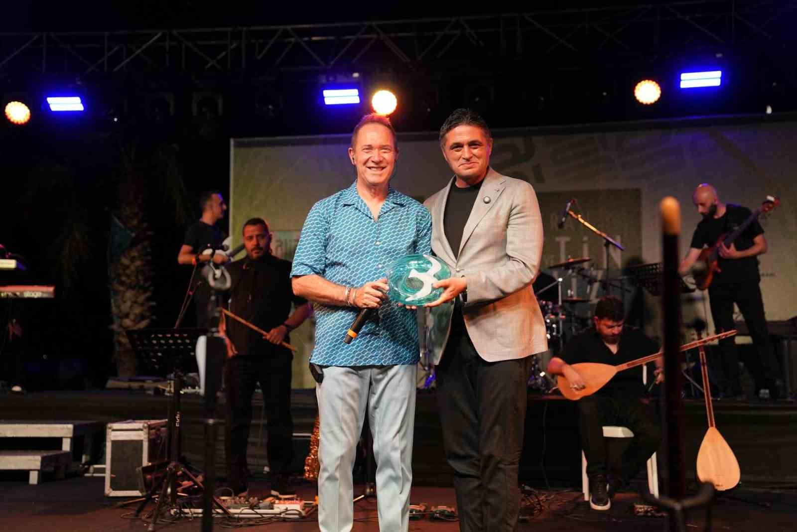 aliaga-sanat-gunleri-sakran-zeytin-ve-deniz-festivali-ile-basladi