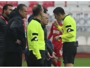 Rıza Çalımbay Sarı Kart Gördü