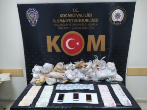 Kocaeli’de İş Yerlerine Sahte Para Vermeye Çalışan 3 Şüpheli Tutuklandı