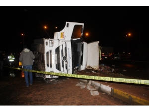 Diyarbakır’da Çöp Kamyonu Devrildi: 1 Ölü, 1 Ağır Yaralı