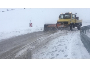 Elazığ’da Kar 62 Köy Yolunu Kapattı, Tipi Etkili Oldu