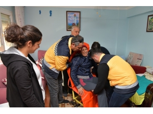 Çiğli’de Ayda 300 Hasta Taşınıyor