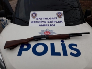 Malatya’da Ruhsatsız Silah Denetimi: 8 Gözaltı