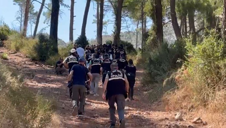 hain-darbecilerin-gomdugu-silahlar-karatepe-nin-gosterdigi-yerlerde-araniyor