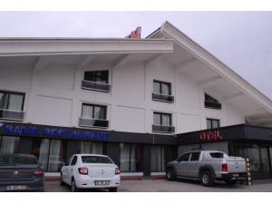 İki Kişiyi Öldürüp Polisi Yaralayan Zanlı Her Yerde Aranıyor