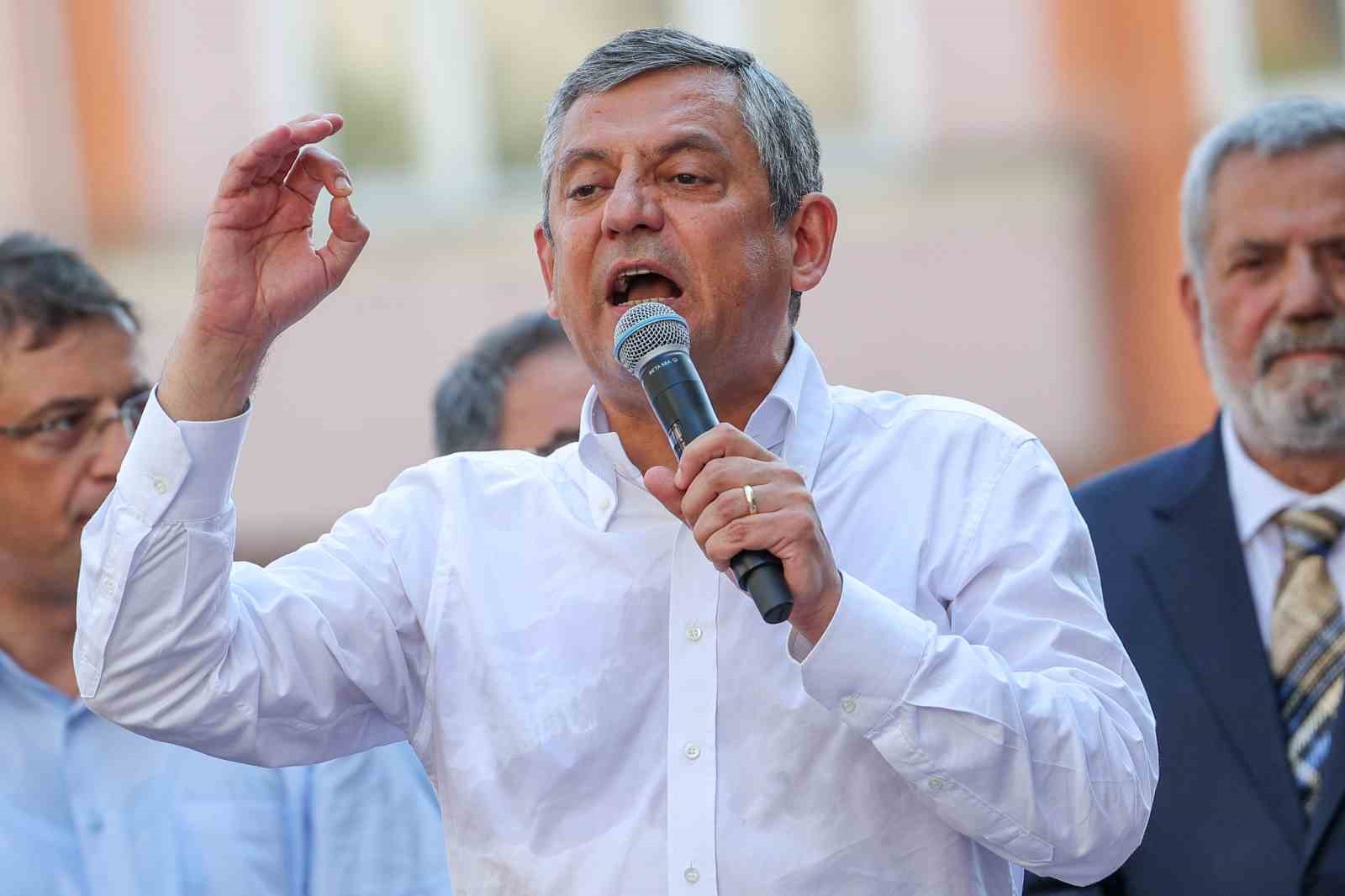 ozgur-ozel-rize-de-vatandaslara-seslendi
