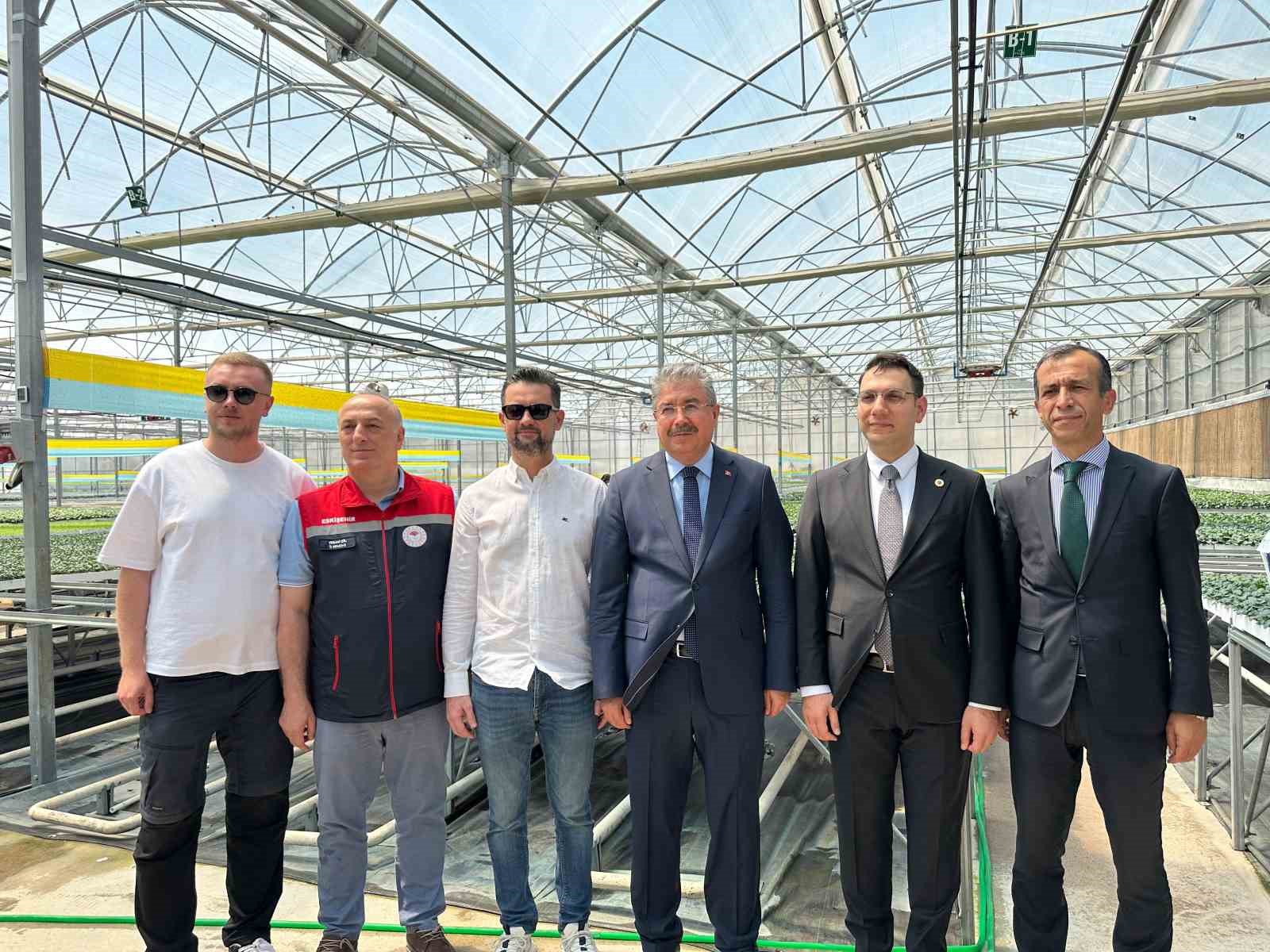 eskisehir-valisi-dr-erdinc-yilmaz-saricakaya-daki-fide-tesisini-ziyaret-etti