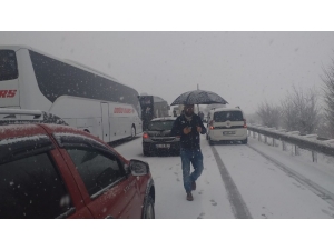 Yoğun Kar Bursa Ankara Karayolunu Trafiğe Kapattı